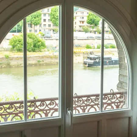 Διαμέρισμα Seine-front In Stone House With Parking And Garden, Lacroix Island