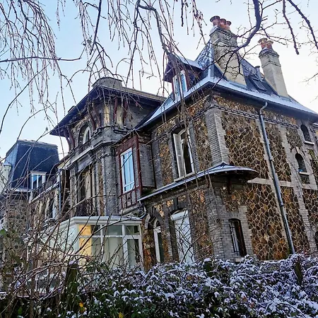 Seine-front In Stone House With Parking And Garden, Lacroix Island
